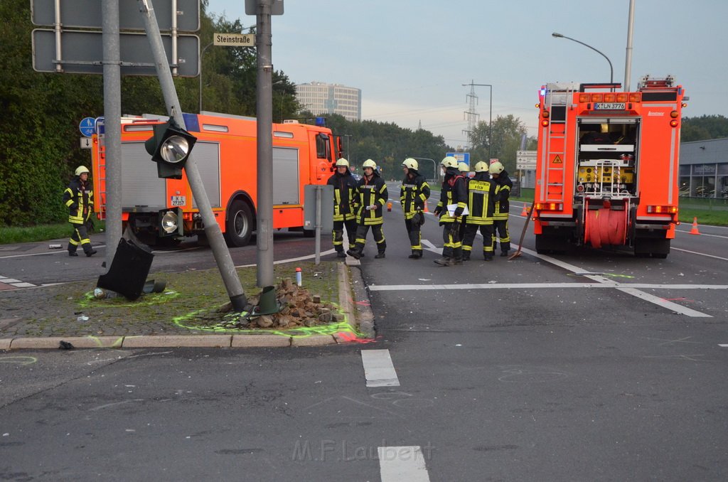 Schwerer VU Koeln Porz Gremberghoven Steinstr Frankfurterstr P225.JPG - Miklos Laubert